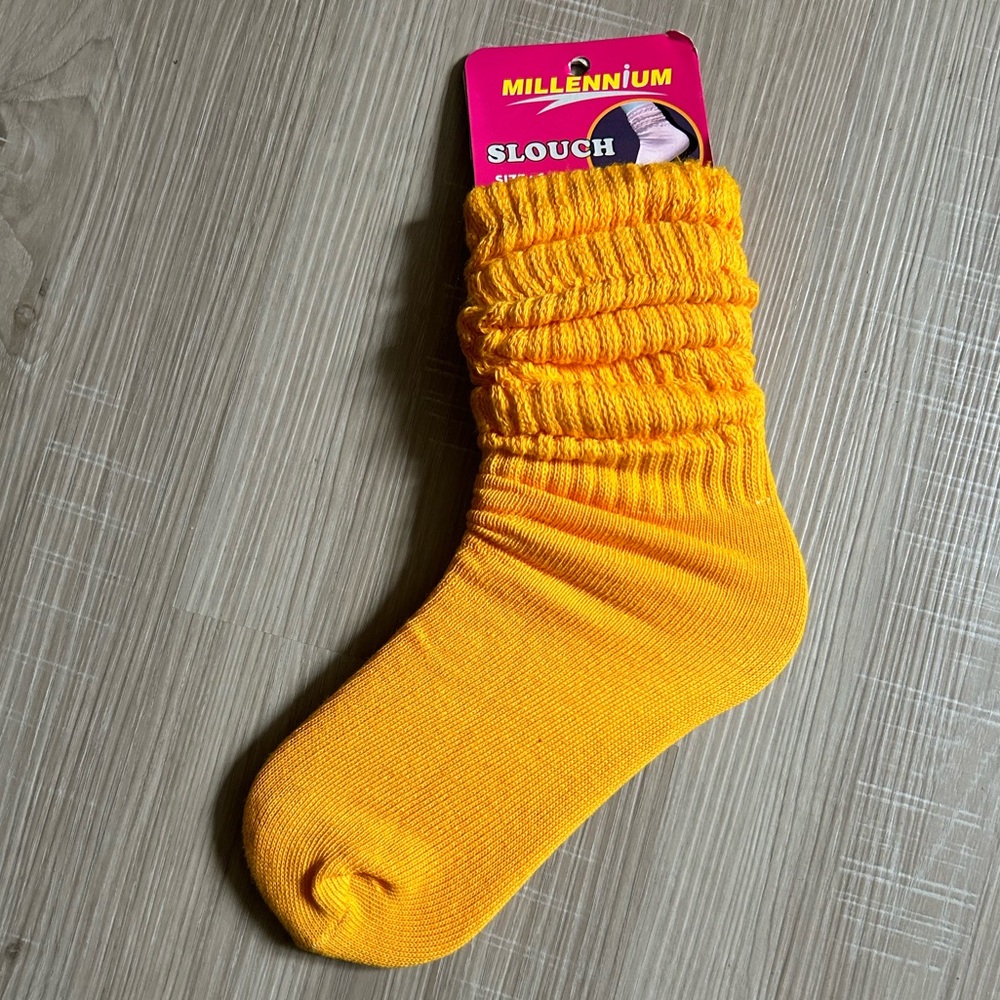 Youth Slouch Socks Gold.